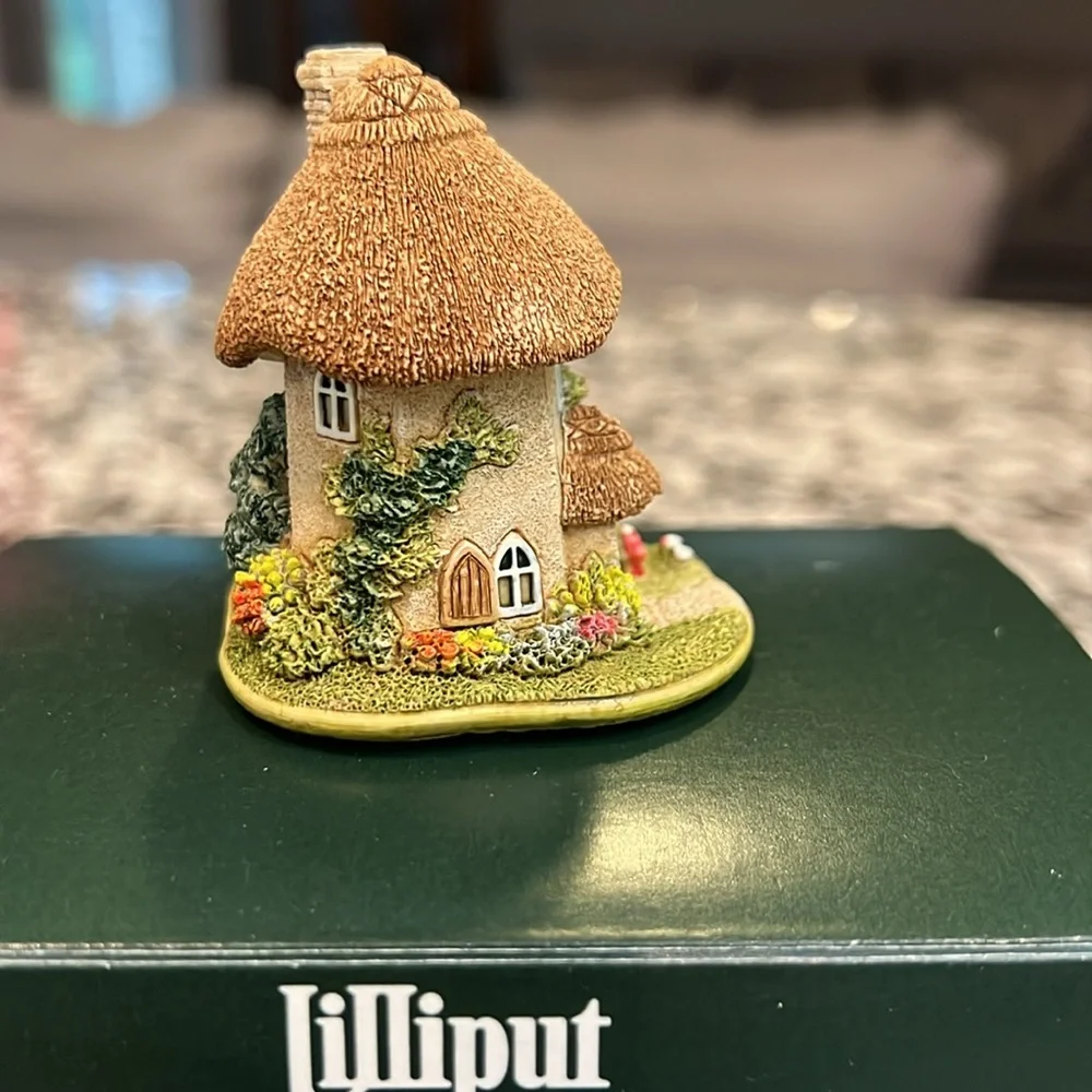 Lilliput Lane The Toadstool - Picture 5 of 9